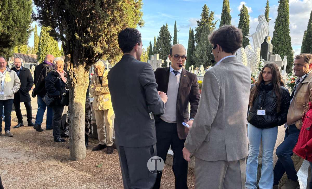 Plinio, Don Lotario y los personajes de Tomelloso toman el cementerio