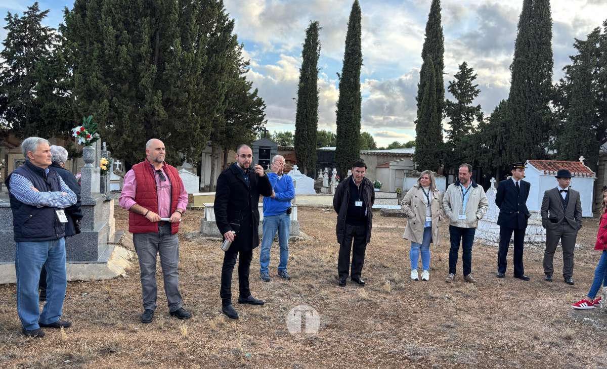 Plinio, Don Lotario y los personajes de Tomelloso toman el cementerio