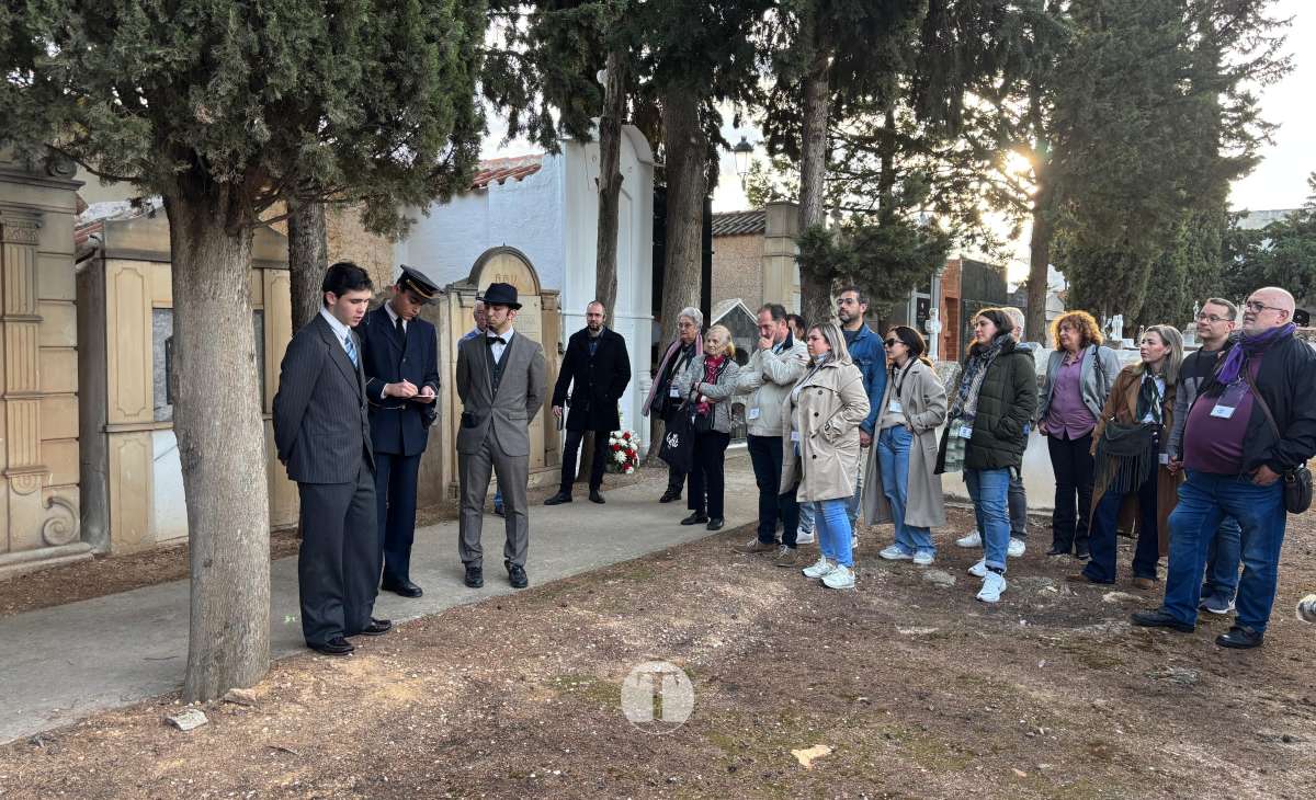 Plinio, Don Lotario y los personajes de Tomelloso toman el cementerio
