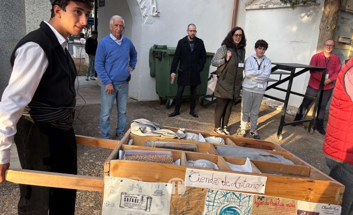 Plinio, Don Lotario y los personajes de Tomelloso toman el cementerio