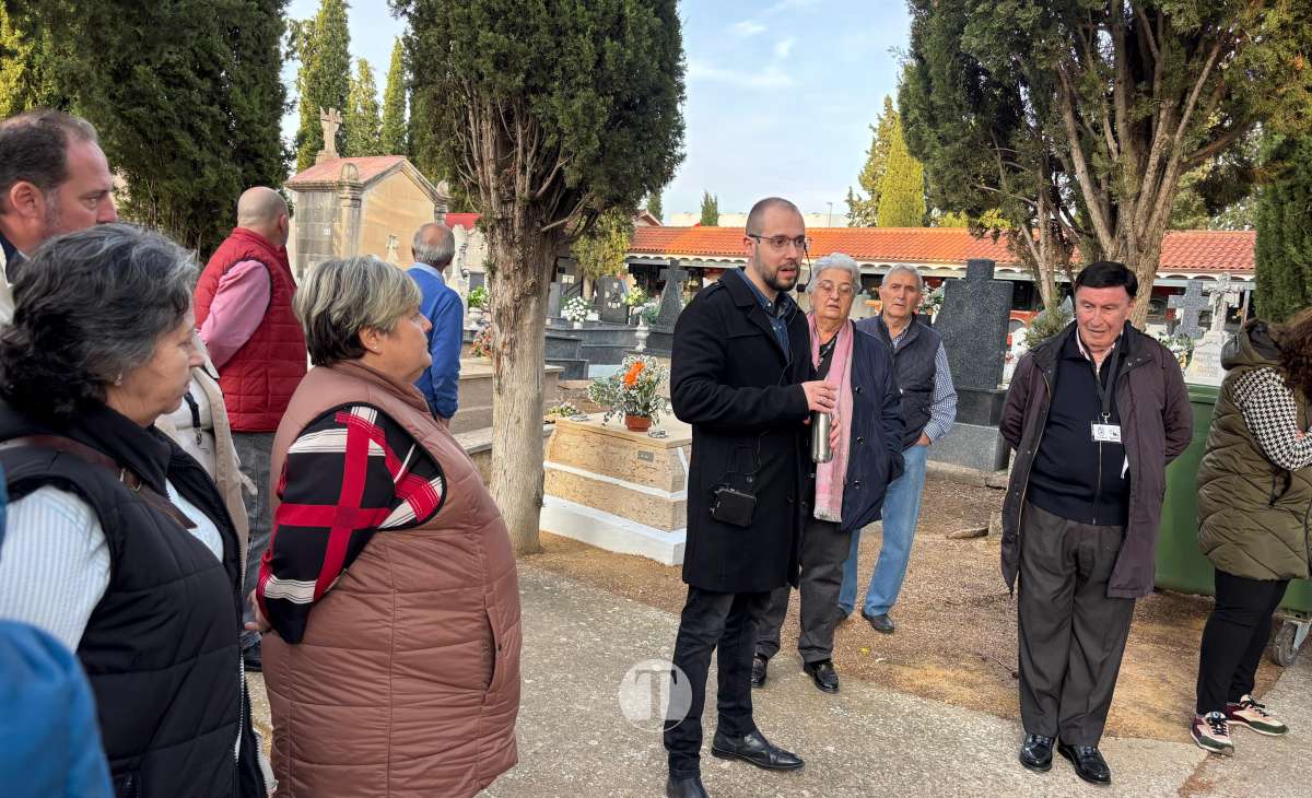 Plinio, Don Lotario y los personajes de Tomelloso toman el cementerio