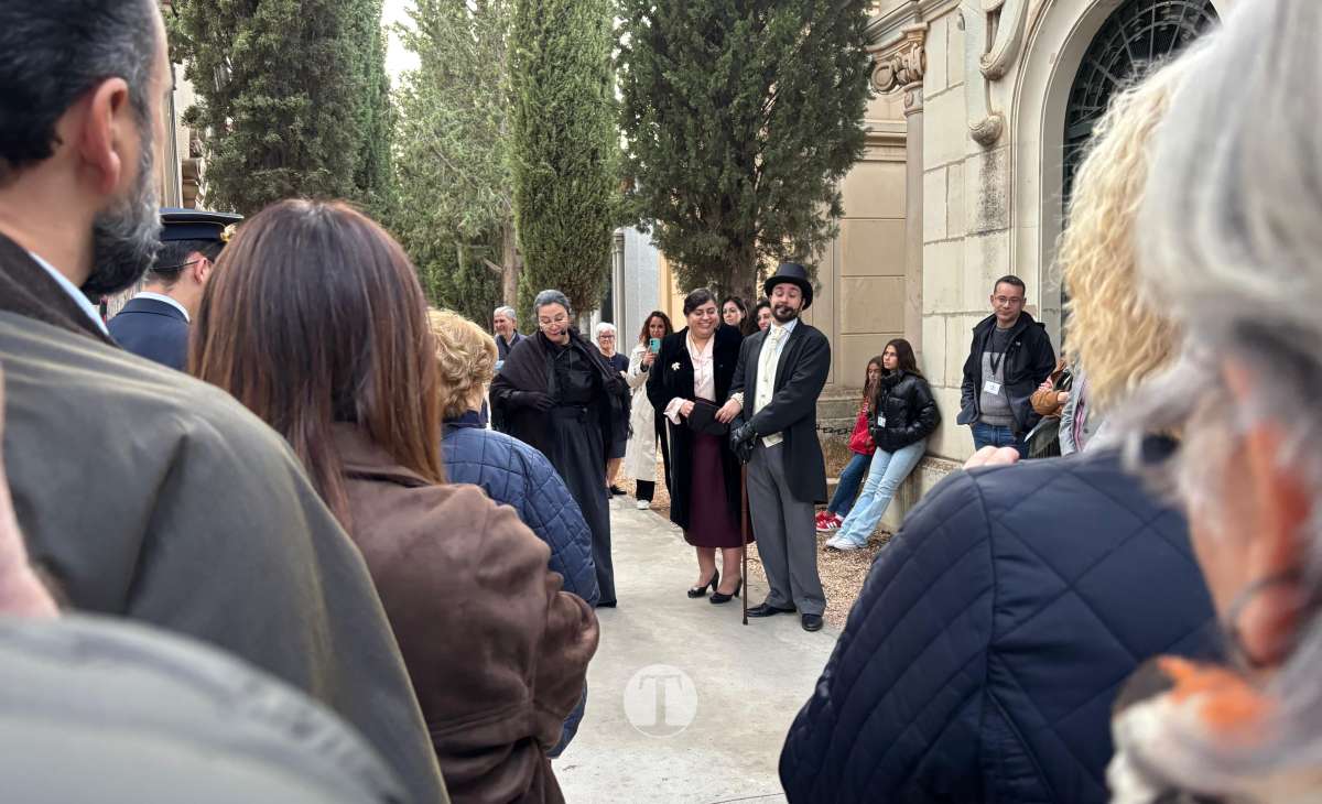 Plinio, Don Lotario y los personajes de Tomelloso toman el cementerio