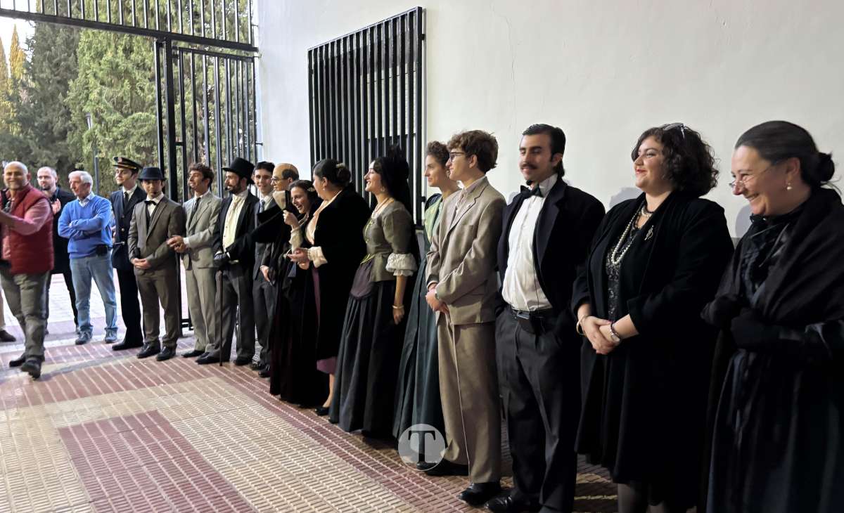 Plinio, Don Lotario y los personajes de Tomelloso toman el cementerio