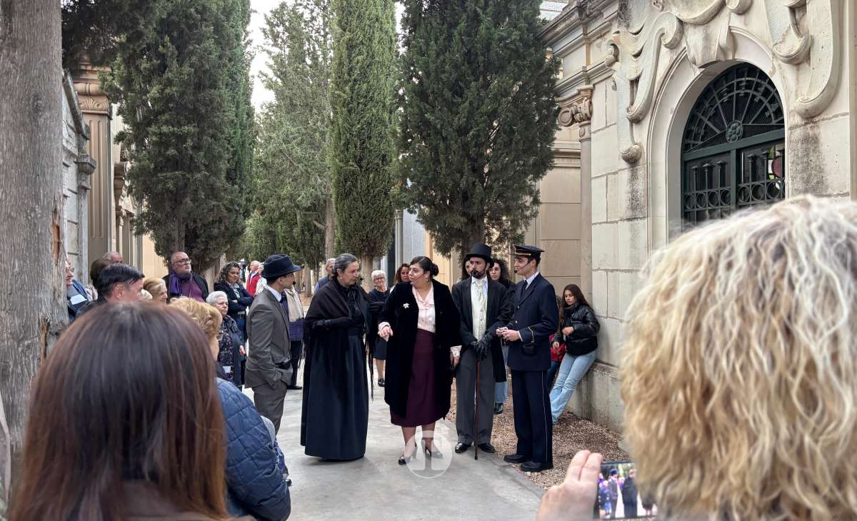 Plinio, Don Lotario y los personajes de Tomelloso toman el cementerio