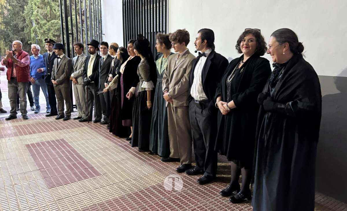 Plinio, Don Lotario y los personajes de Tomelloso toman el cementerio