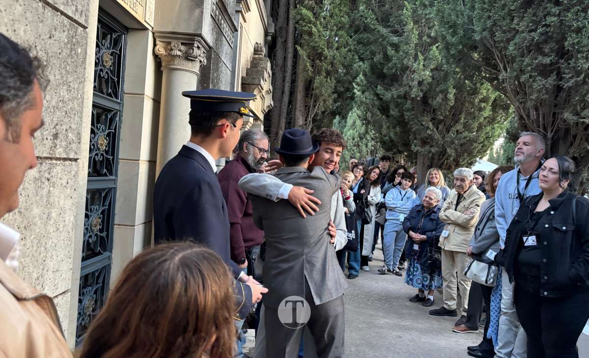 Plinio, Don Lotario y los personajes de Tomelloso toman el cementerio