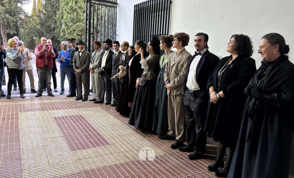 Plinio, Don Lotario y los personajes de Tomelloso toman el cementerio