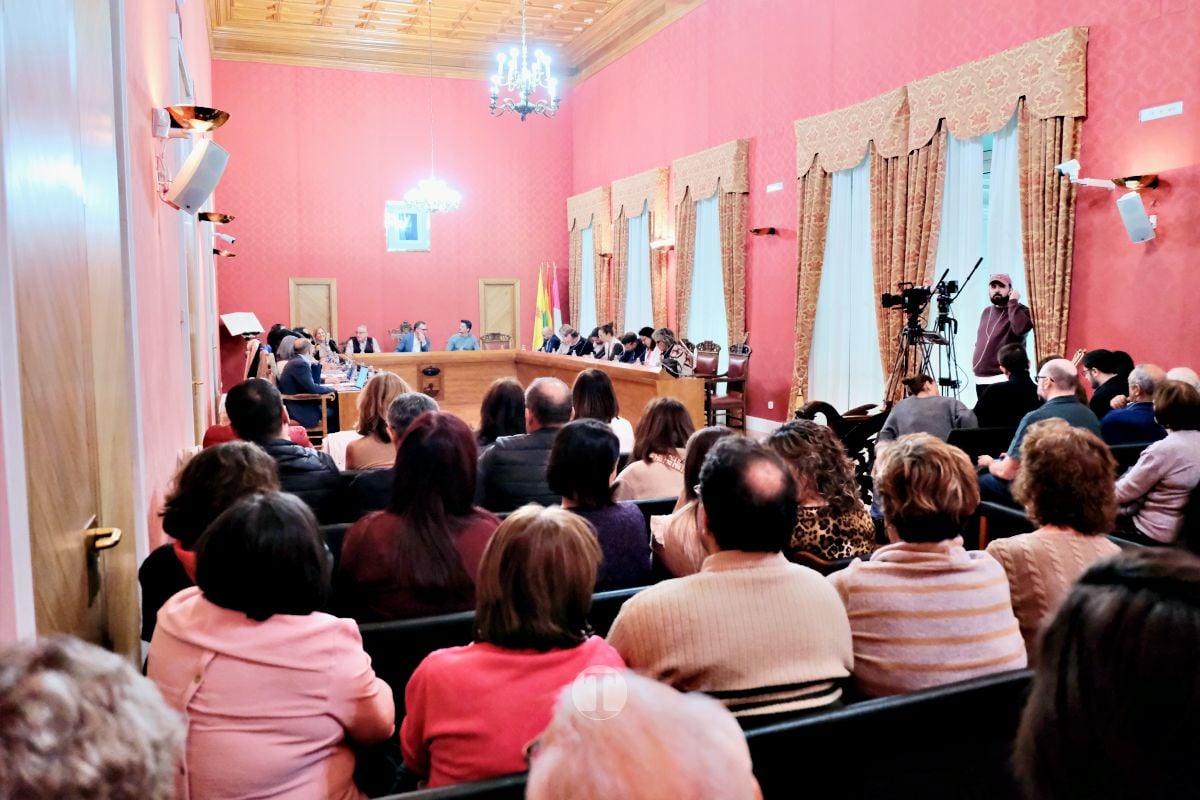 STOP Biometano exige al alcalde que rechace la planta en un pleno abarrotado: “No depende del Ayuntamiento”, responde Navarro