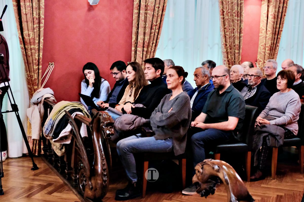 STOP Biometano exige al alcalde que rechace la planta en un pleno abarrotado: “No depende del Ayuntamiento”, responde Navarro