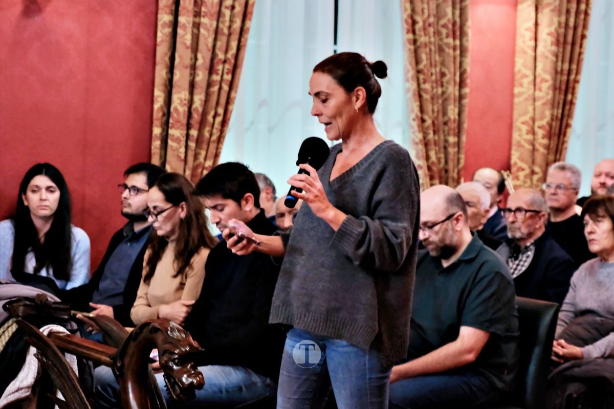 STOP Biometano exige al alcalde que rechace la planta en un pleno abarrotado: “No depende del Ayuntamiento”, responde Navarro