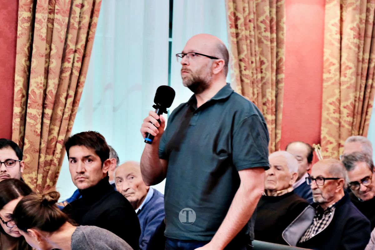 STOP Biometano exige al alcalde que rechace la planta en un pleno abarrotado: “No depende del Ayuntamiento”, responde Navarro