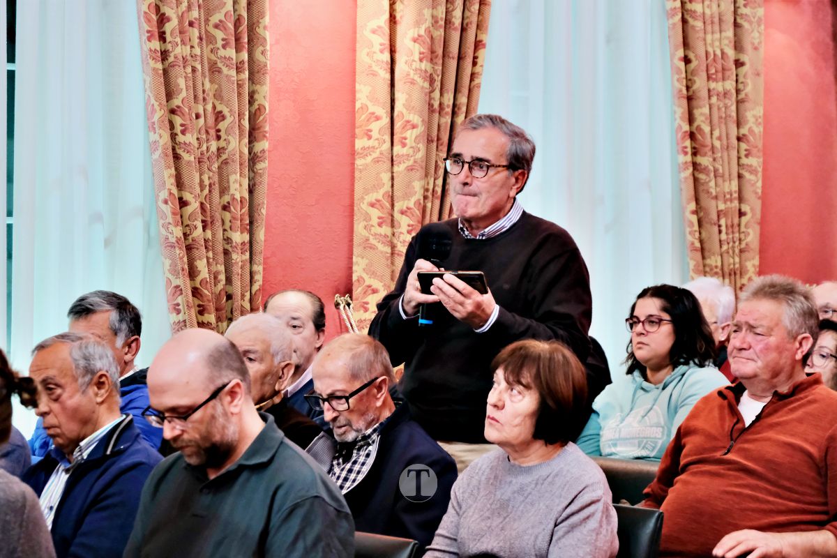 STOP Biometano exige al alcalde que rechace la planta en un pleno abarrotado: “No depende del Ayuntamiento”, responde Navarro