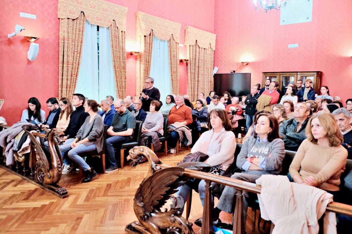 STOP Biometano exige al alcalde que rechace la planta en un pleno abarrotado: “No depende del Ayuntamiento”, responde Navarro