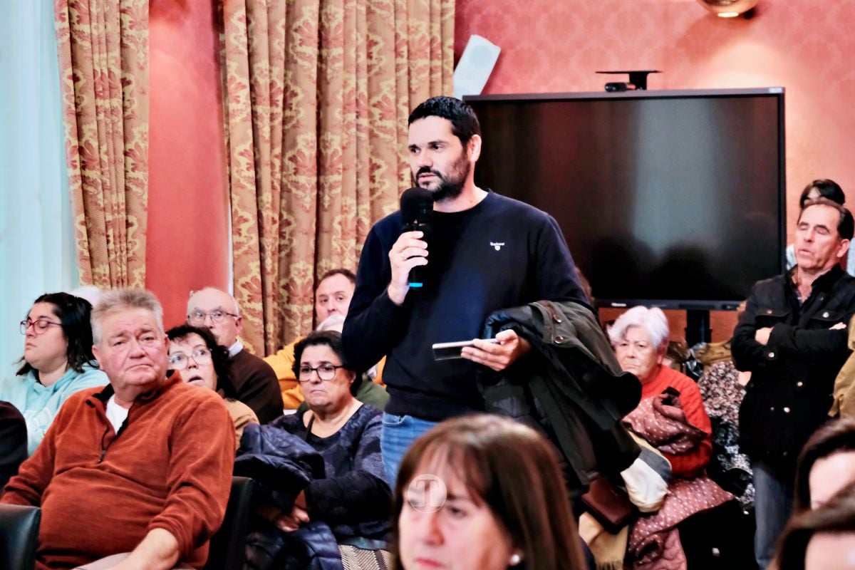 STOP Biometano exige al alcalde que rechace la planta en un pleno abarrotado: “No depende del Ayuntamiento”, responde Navarro