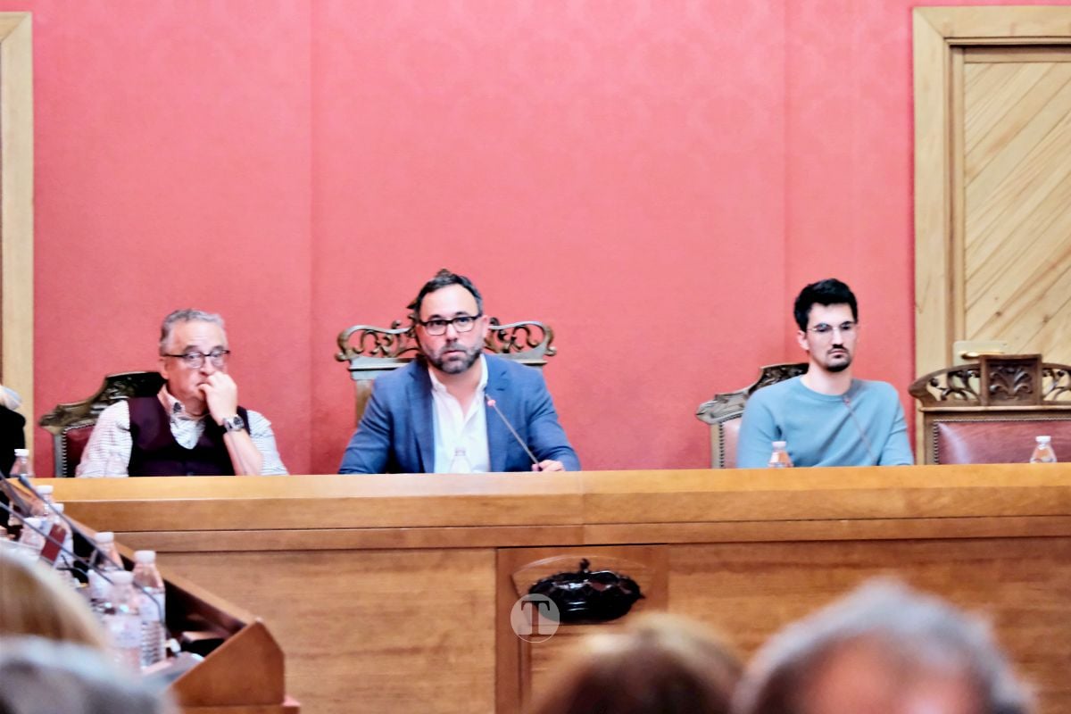 STOP Biometano exige al alcalde que rechace la planta en un pleno abarrotado: “No depende del Ayuntamiento”, responde Navarro