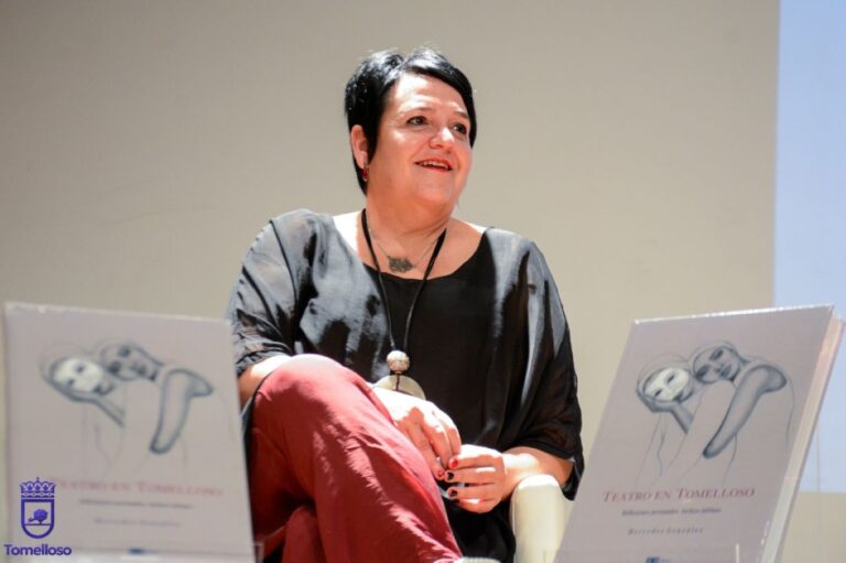 «El Teatro en Tomelloso», el libro de Mercedes González que recorre la historia de las artes escénicas locales