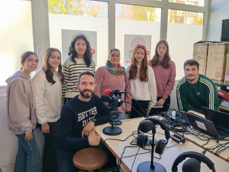 Alumnas del García Pavón de Tomelloso participan en un programa de radio especial por el 25N