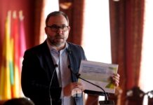 Navarro defiende la transparencia del actual proyecto de biometano y reprocha al PSOE haber impulsado uno anterior