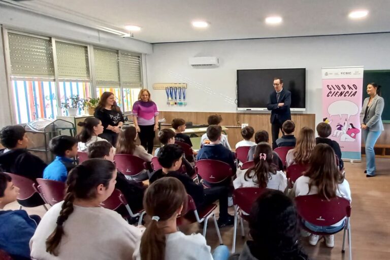 Alumnos del IES Airén de Tomelloso aprenden sobre meteorología y clima en un taller