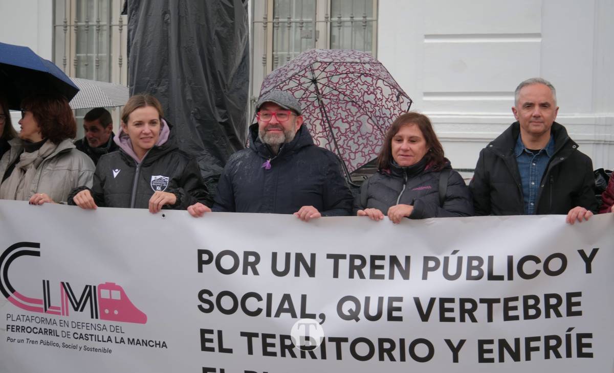 Tomelloso y Argamasilla se movilizan bajo la lluvia para exigir el tren en la comarca