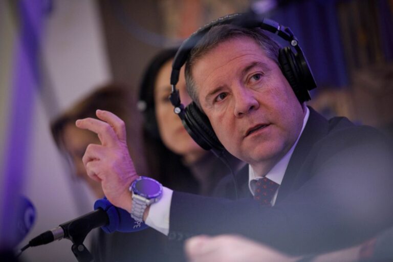 Page presume del consenso que aprobará el Estatuto de C-LM: «Las autonomías hacen más por la igualdad que el Congreso»