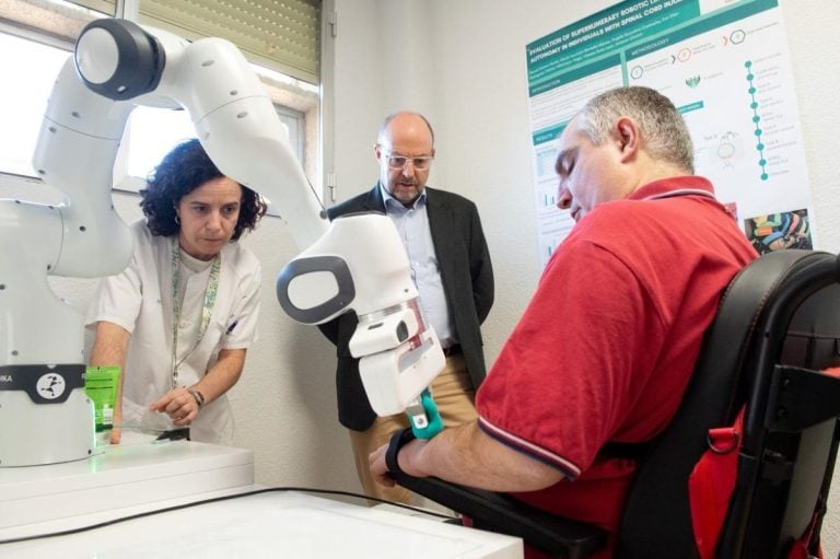 Parapléjicos presenta una iniciativa pionera: extremidades robóticas portátiles controladas con IA