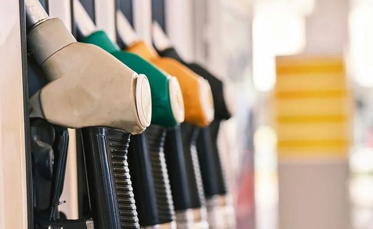 Un estudio afirma que el carburante de las gasolineras más baratas no es peor que el de las grandes cadenas