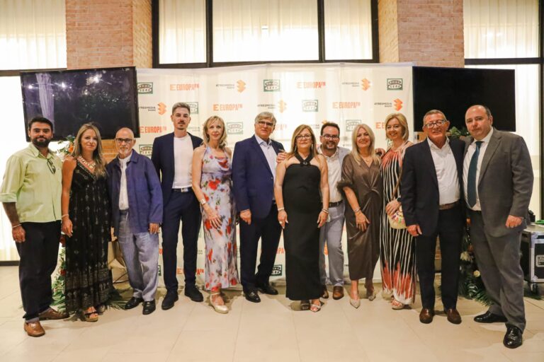 Onda Cero Alcázar celebra 35 años de la cadena sacando la radio a la calle