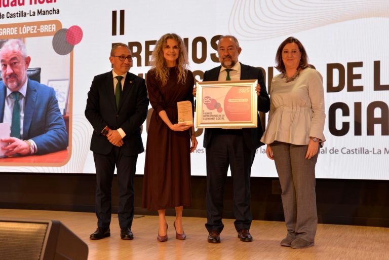 El rector de la UCLM recibe la Distinción Especial del Día de la Economía Social de Castilla-La Mancha 2025