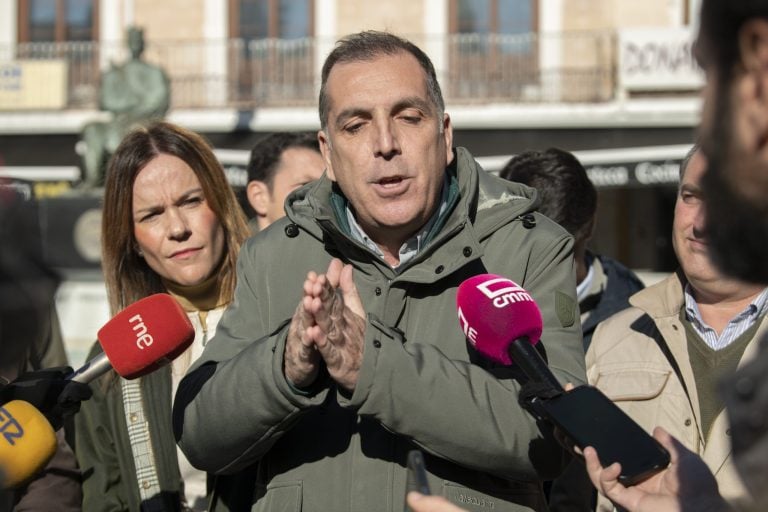 Vox pide expulsar a la «gentuza que viene a violentar a las mujeres» tras la violación de una menor en Bolaños