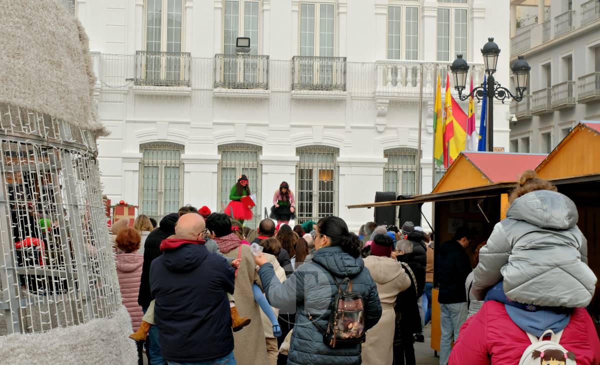 Las Campanadas Infantiles llenan de alegría la Plaza de España en la última mañana del año
