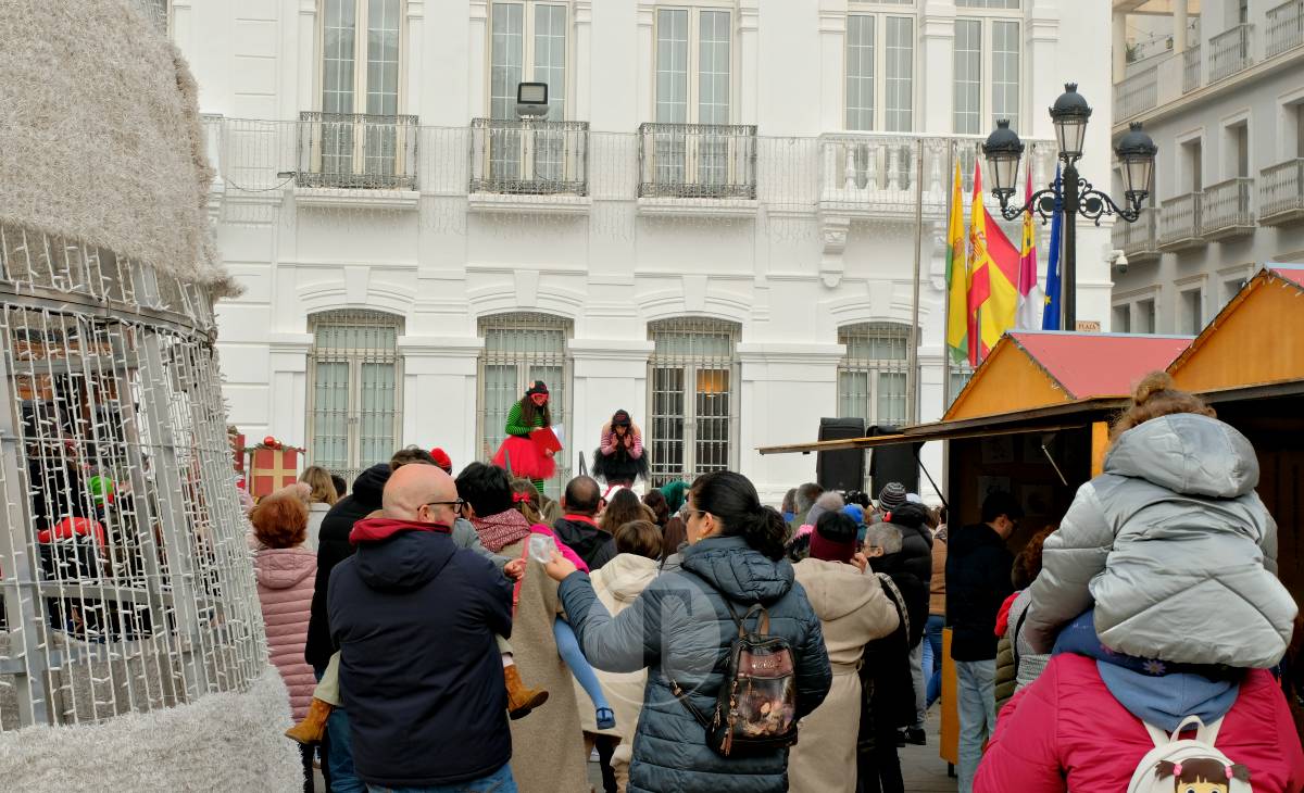 Las Campanadas Infantiles llenan de alegría la Plaza de España en la última mañana del año