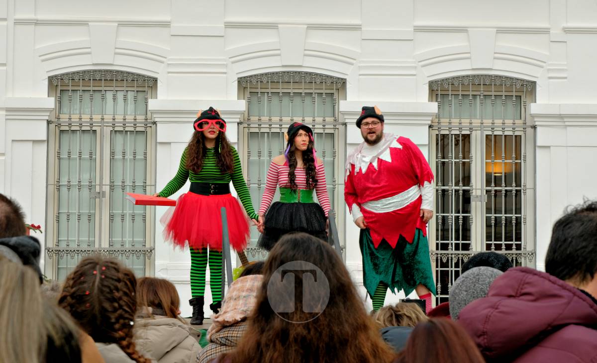 Las Campanadas Infantiles llenan de alegría la Plaza de España en la última mañana del año