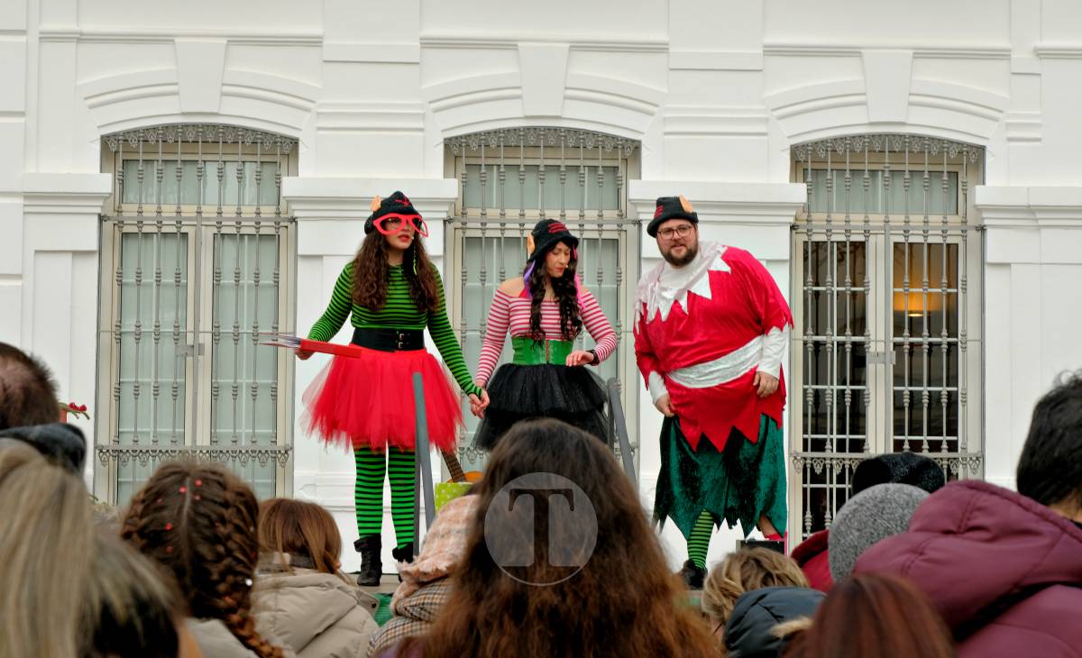 Las Campanadas Infantiles llenan de alegría la Plaza de España en la última mañana del año