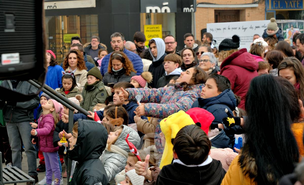 Las Campanadas Infantiles llenan de alegría la Plaza de España en la última mañana del año