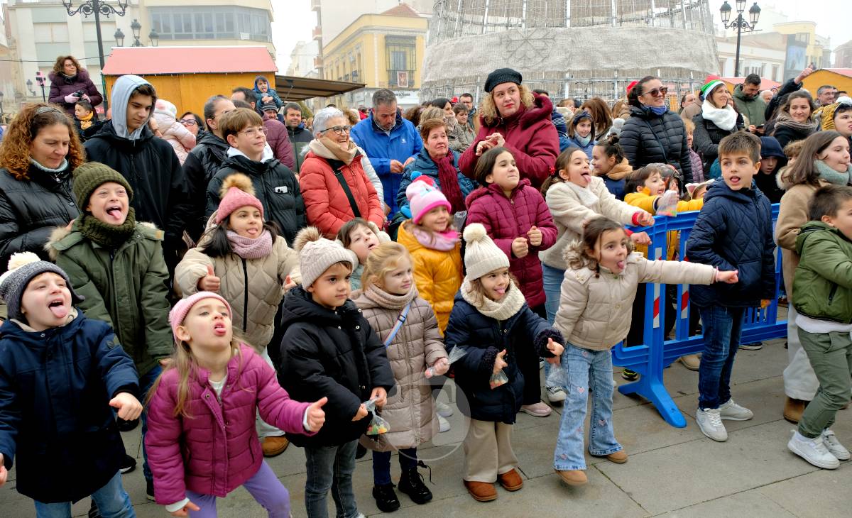 Las Campanadas Infantiles llenan de alegría la Plaza de España en la última mañana del año