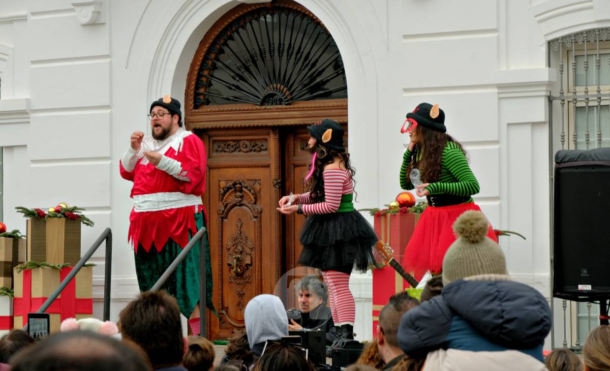 Las Campanadas Infantiles llenan de alegría la Plaza de España en la última mañana del año