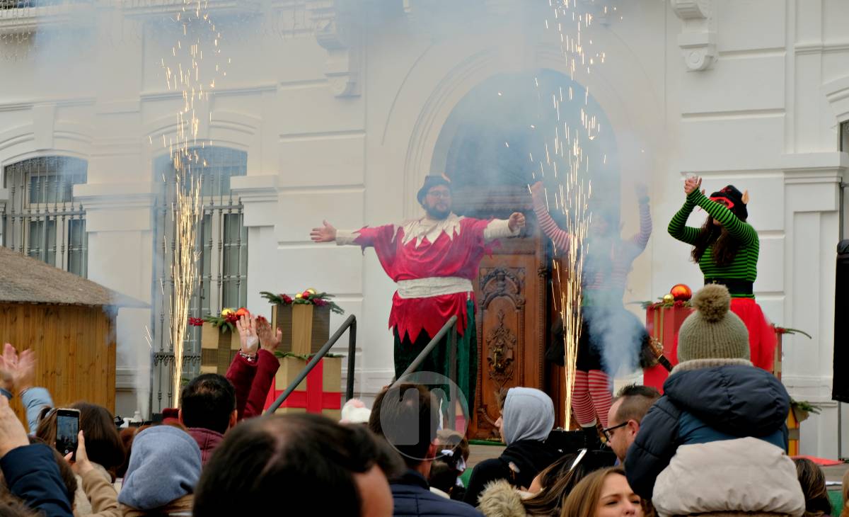 Las Campanadas Infantiles llenan de alegría la Plaza de España en la última mañana del año