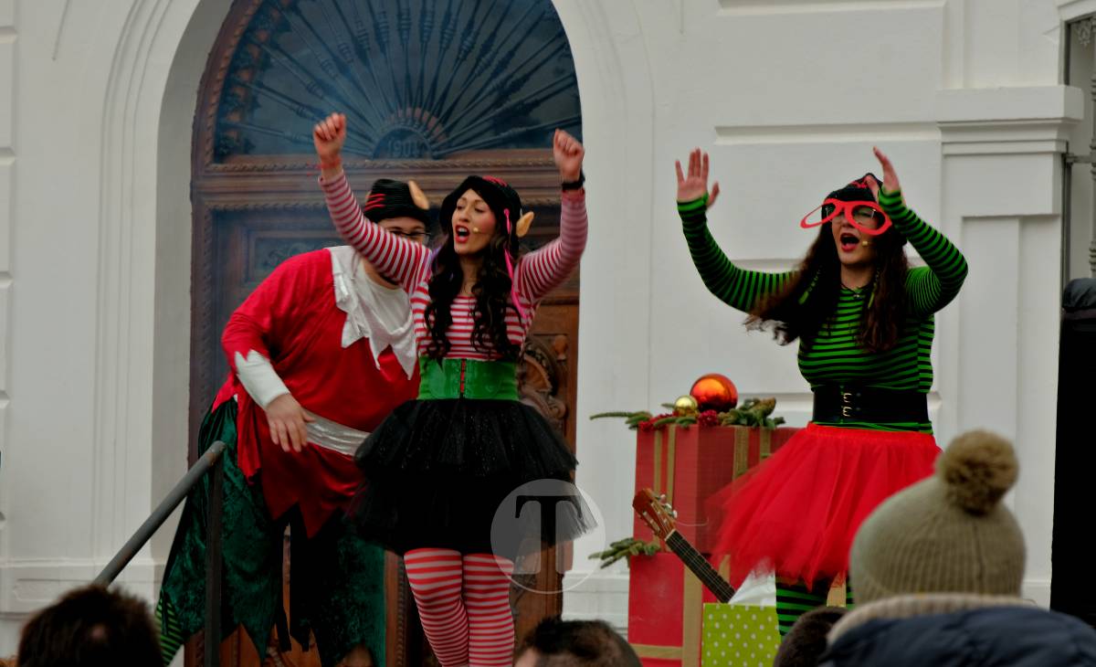 Las Campanadas Infantiles llenan de alegría la Plaza de España en la última mañana del año
