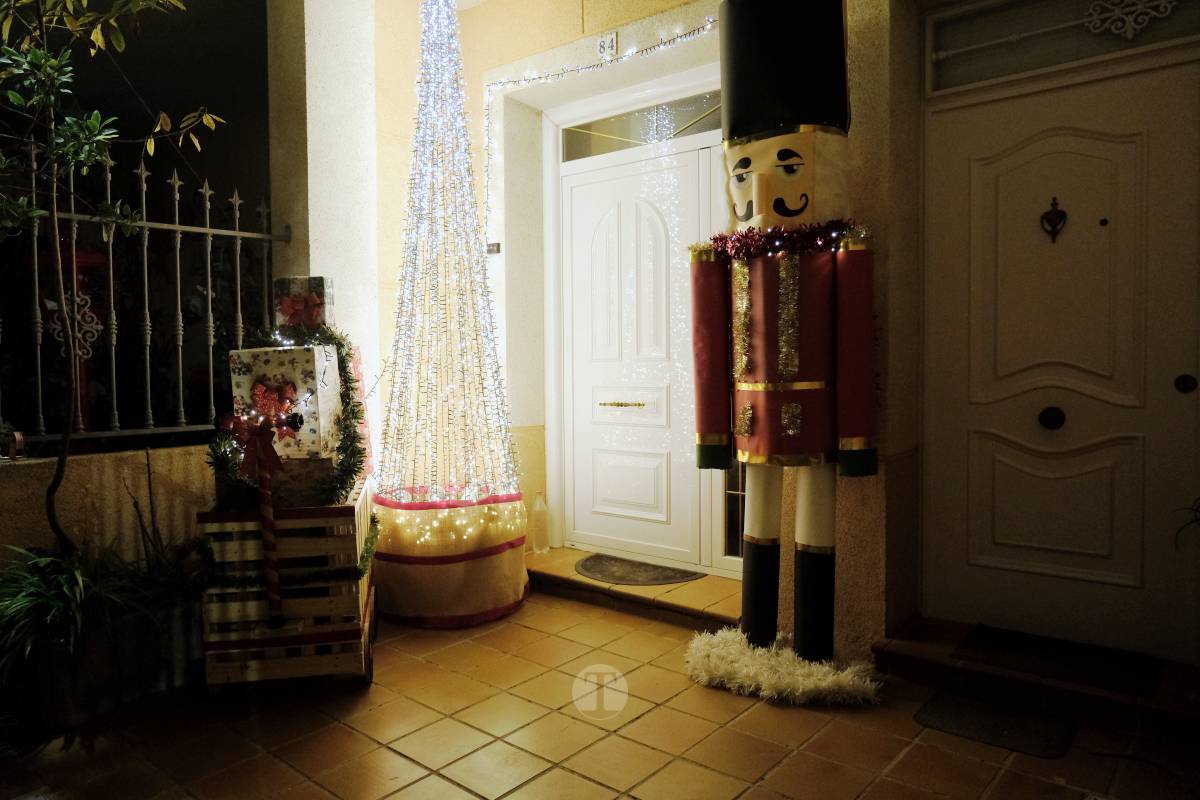 Tomelloso se ilumina en Navidad: acompáñanos en este recorrido por las fachadas decoradas de concurso