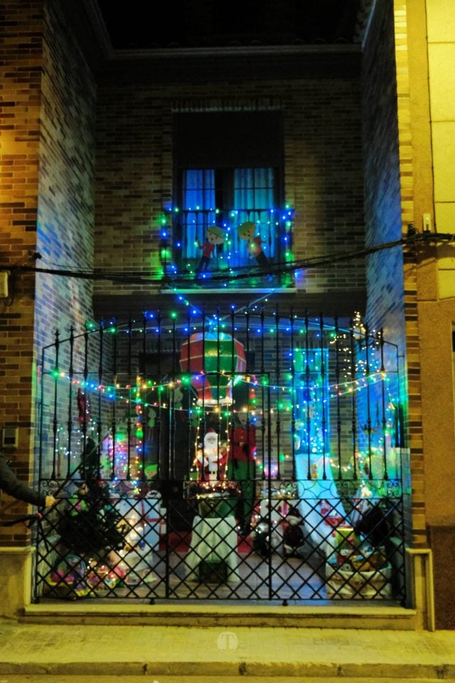 Tomelloso se ilumina en Navidad: acompáñanos en este recorrido por las fachadas decoradas de concurso