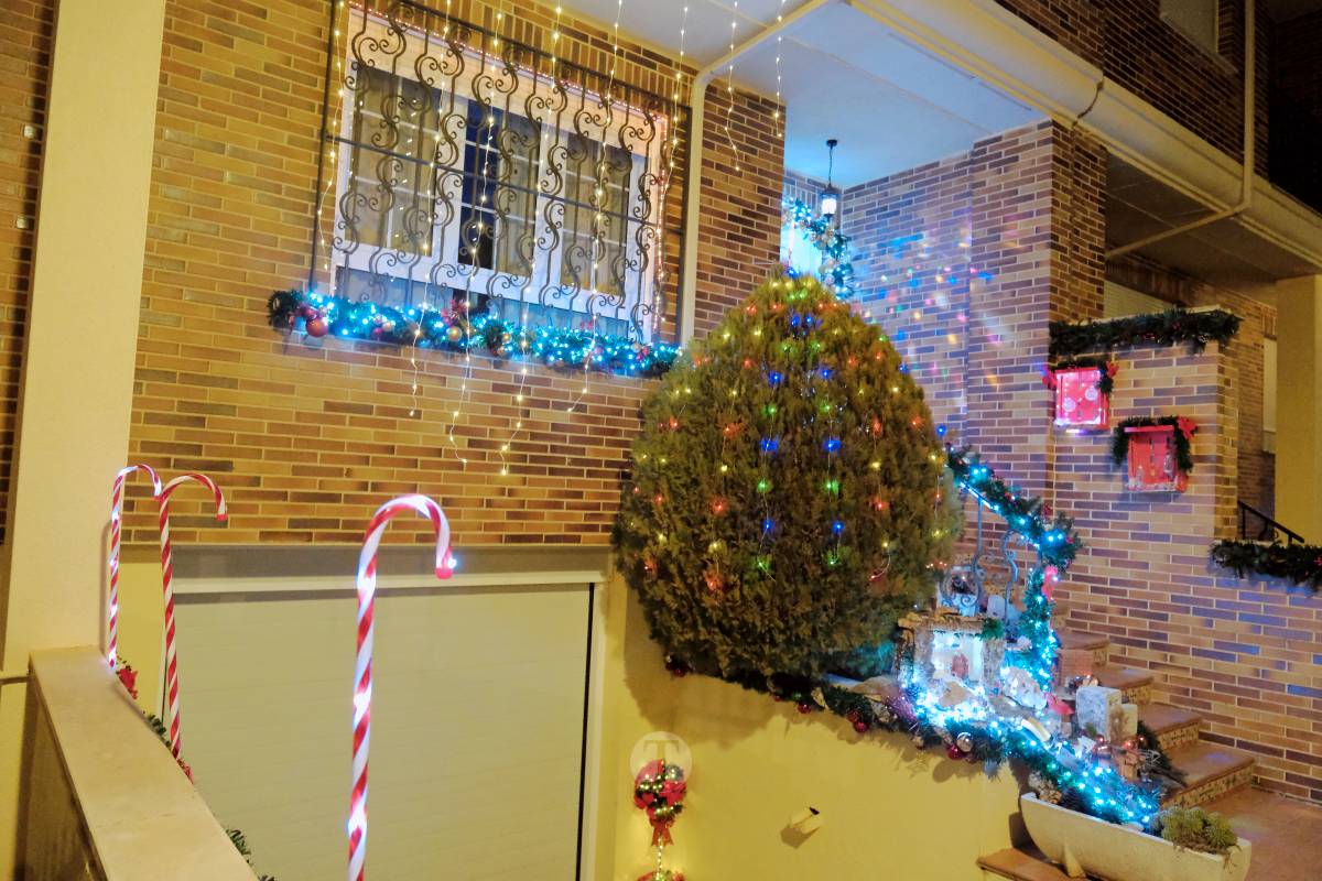 Tomelloso se ilumina en Navidad: acompáñanos en este recorrido por las fachadas decoradas de concurso