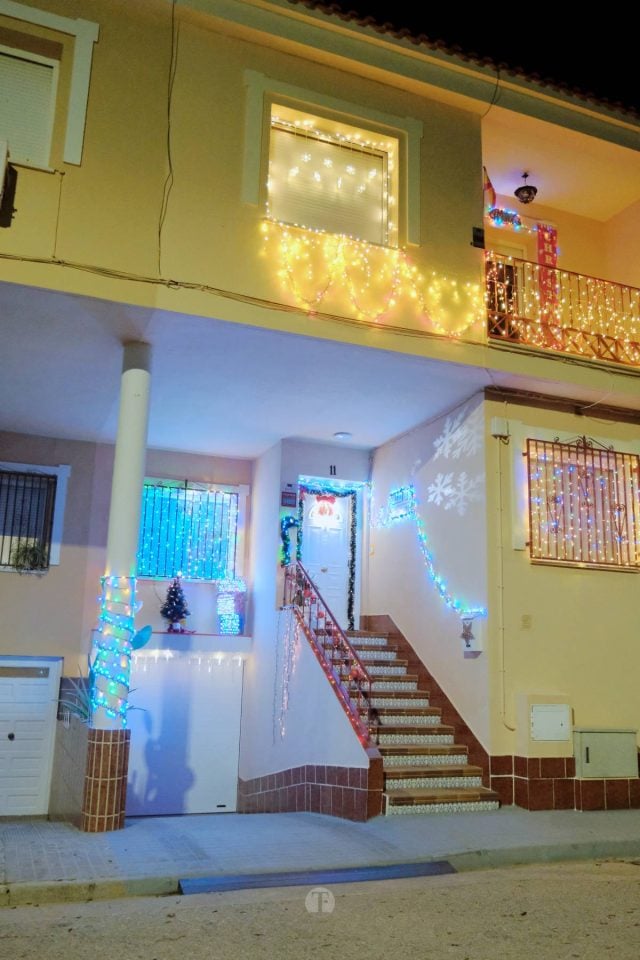 Tomelloso se ilumina en Navidad: acompáñanos en este recorrido por las fachadas decoradas de concurso