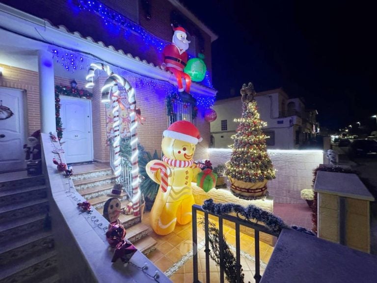 Tomelloso se ilumina en Navidad: acompáñanos en este recorrido por las fachadas decoradas de concurso
