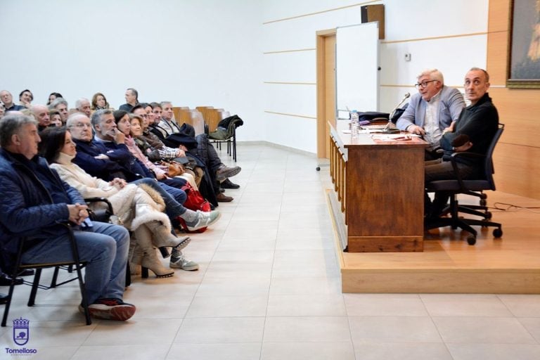 El historiador Javier Escudero imparte una charla en Tomelloso sobre la historia de las capillas