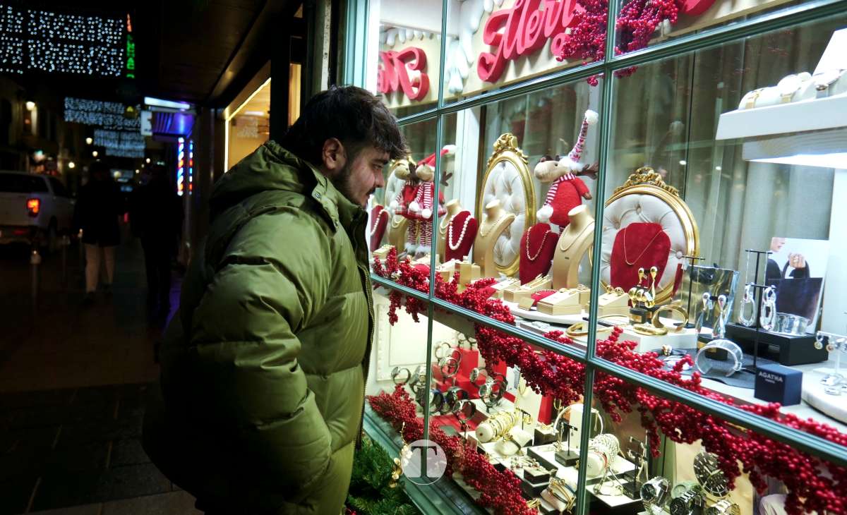 A contrarreloj y con frío: Así viven comercios y vecinos de Tomelloso, las compras de última hora