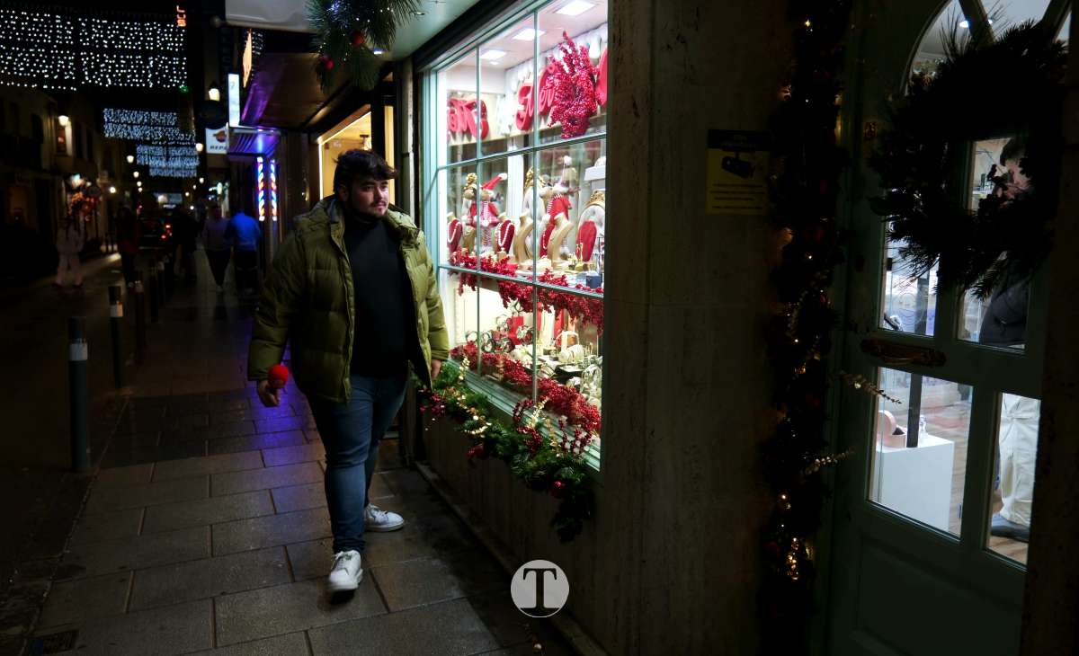 A contrarreloj y con frío: Así viven comercios y vecinos de Tomelloso, las compras de última hora