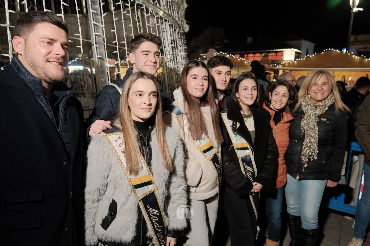 Tomelloso arranca la Navidad con un espectáculo de luces y fuegos artificiales en la Plaza de España
