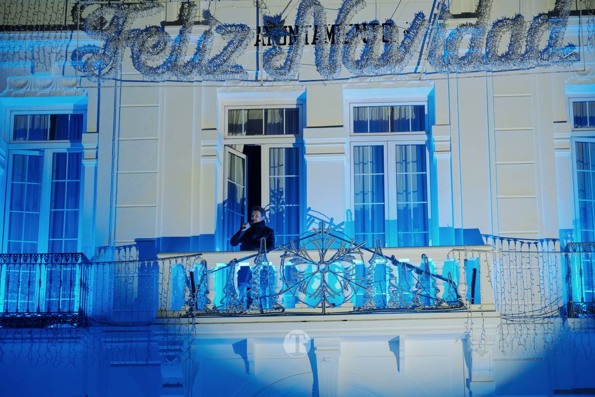 Tomelloso arranca la Navidad con un espectáculo de luces y fuegos artificiales en la Plaza de España