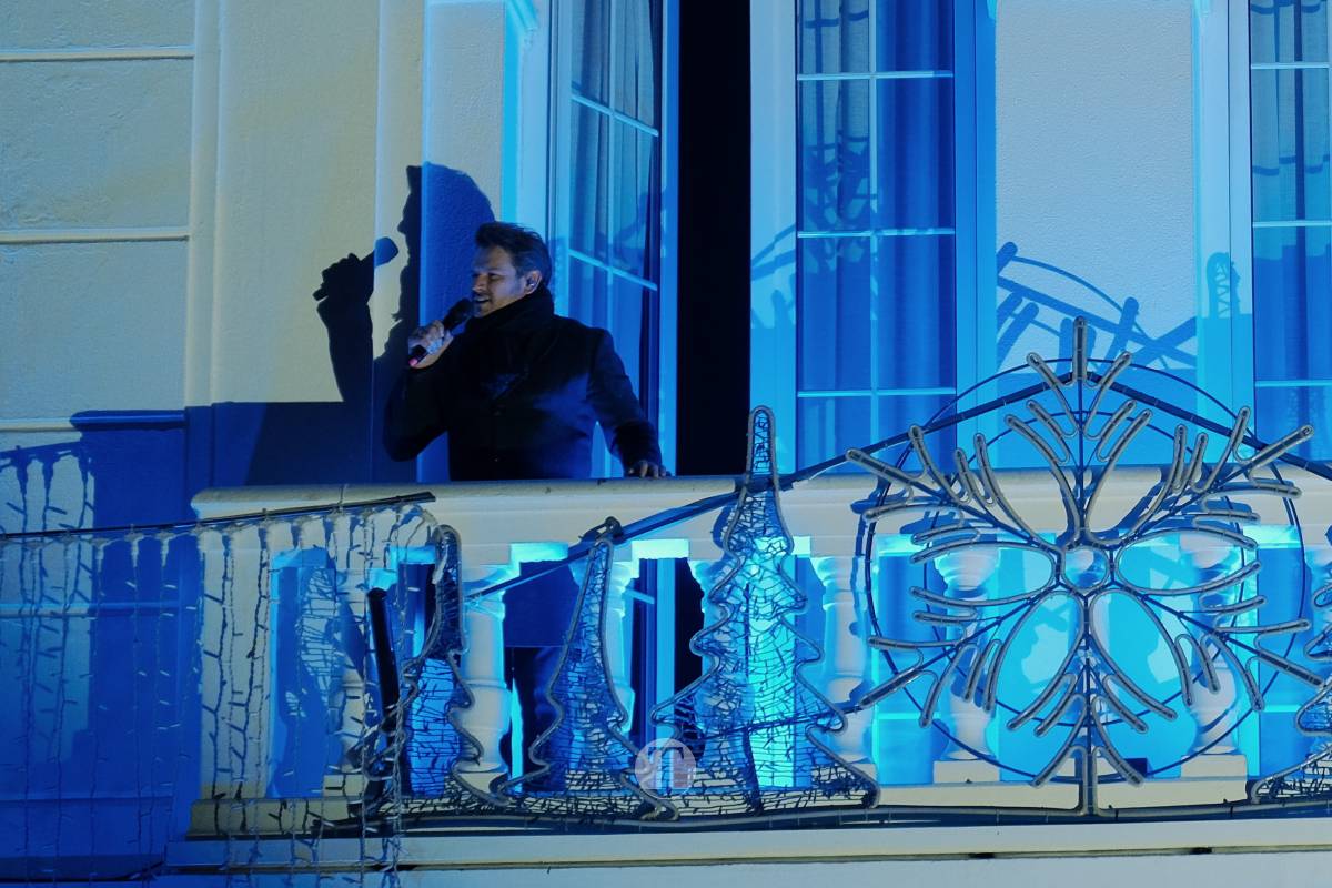 Tomelloso arranca la Navidad con un espectáculo de luces y fuegos artificiales en la Plaza de España